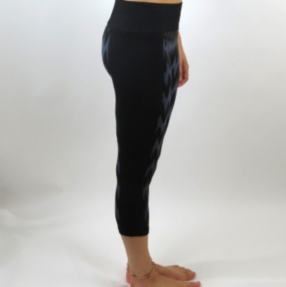 🆕Roxy Stunner Seamless Capri - Picture 4 of 5